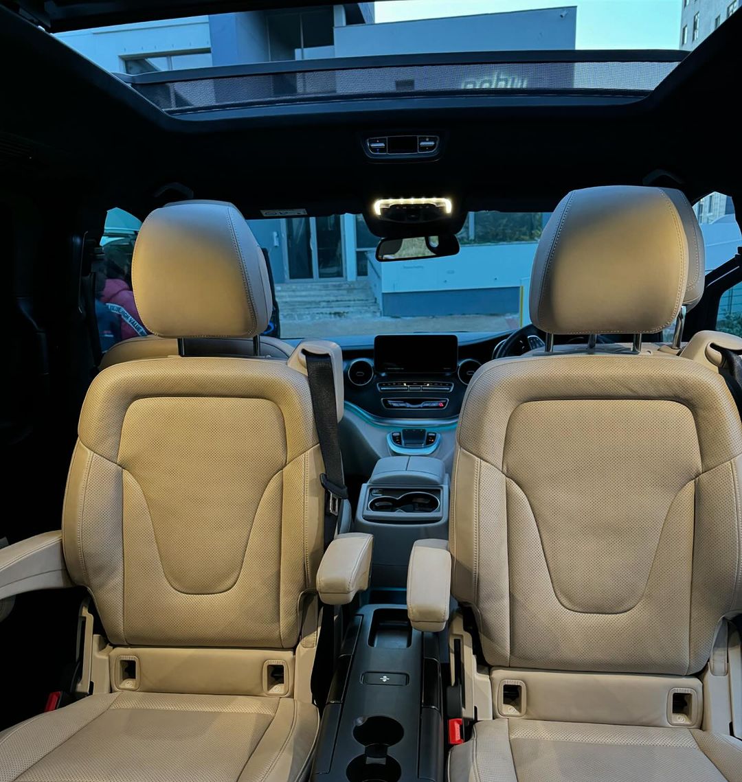 Mercedes Benz V300d - Black (A)