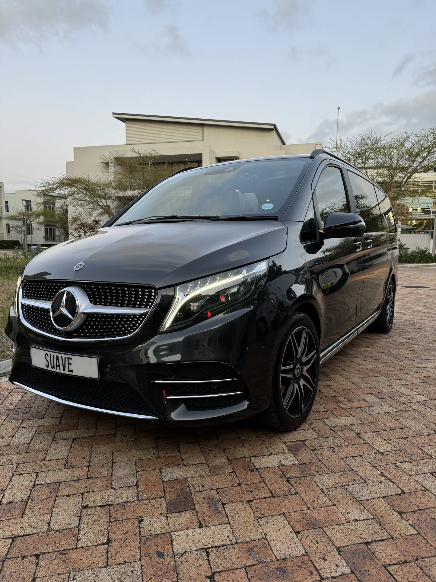 Mercedes Benz V300d - Black (A)