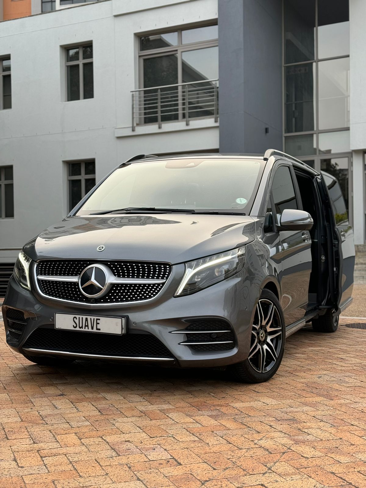 Mercedes Benz V300d - Grey