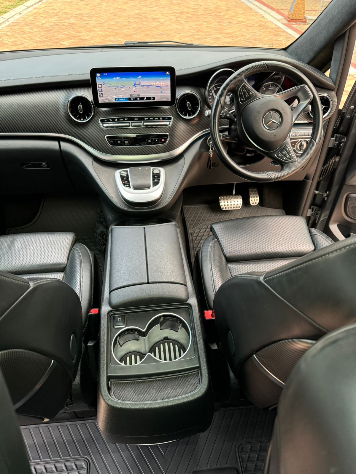Mercedes Benz V300d - Grey