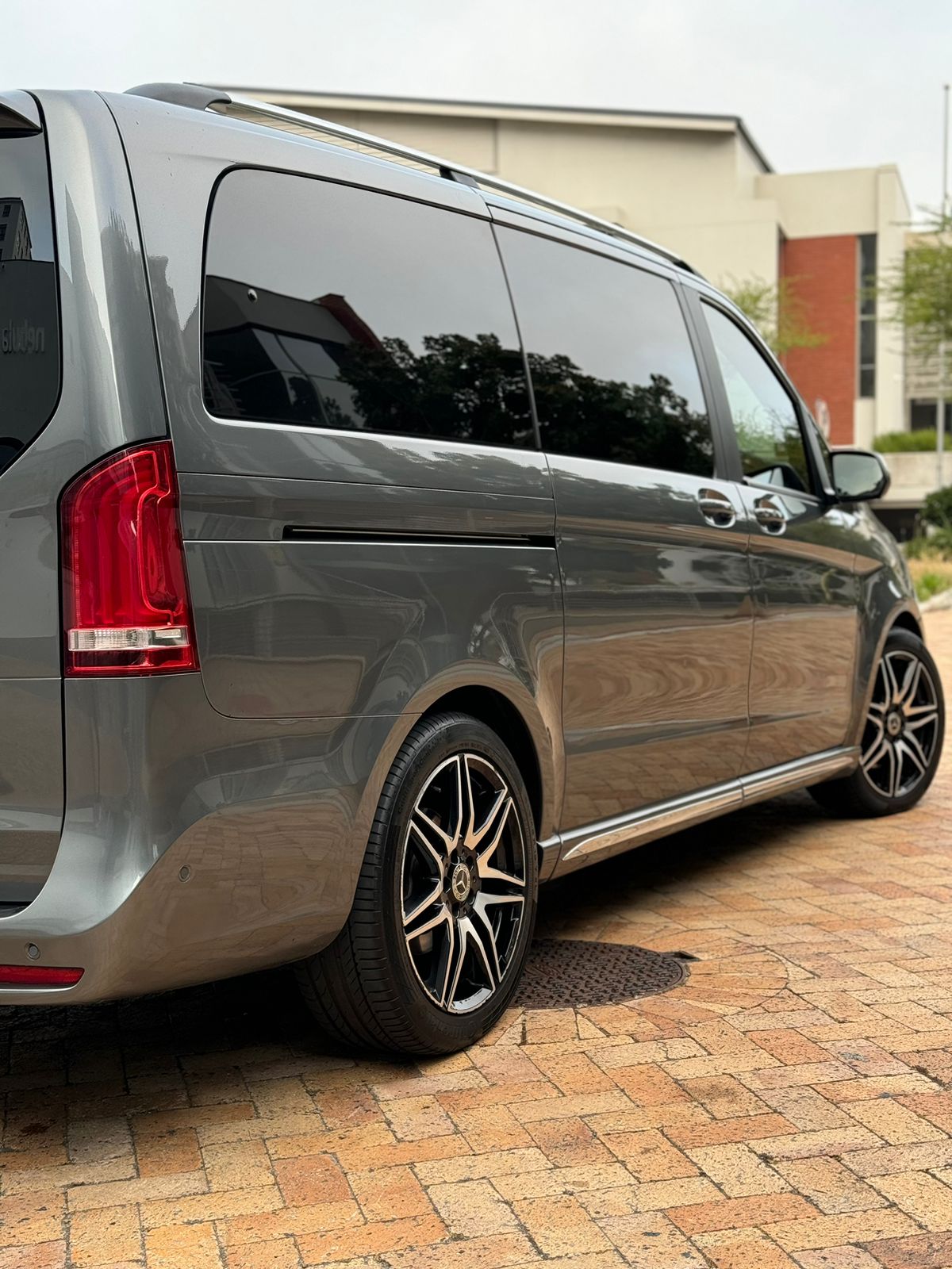 Mercedes Benz V300d - Grey